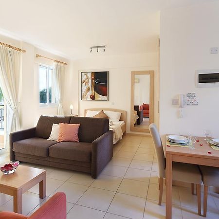 Appartement Adamou Gardens à Paphos Extérieur photo