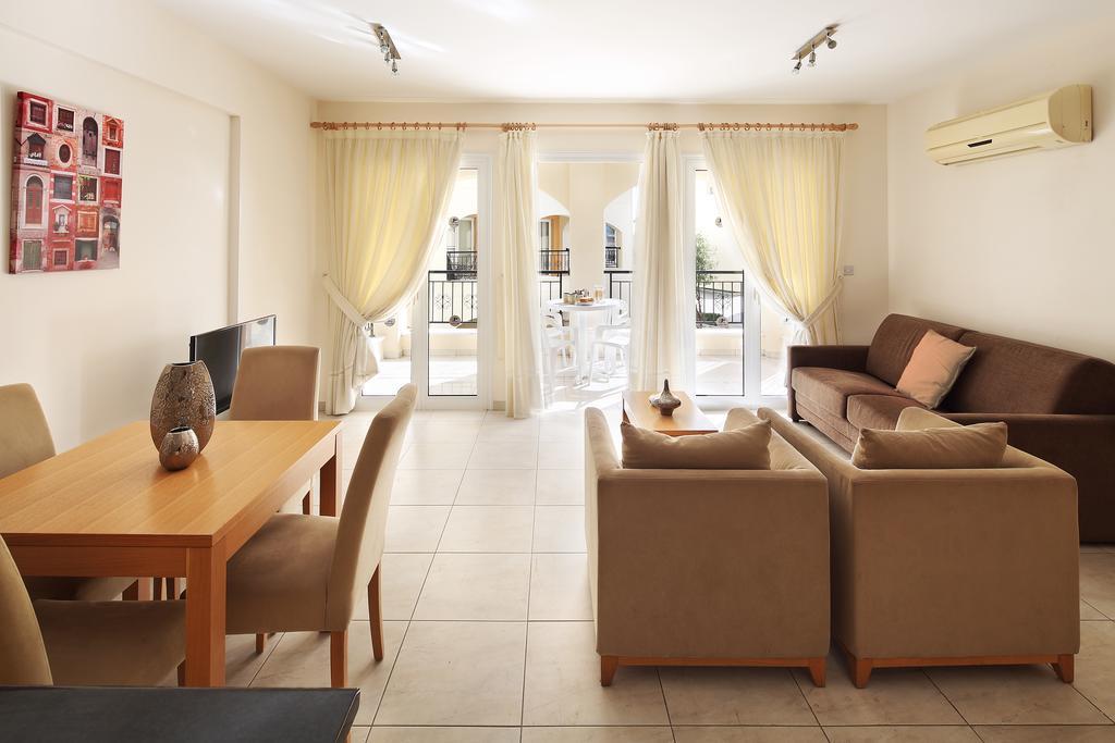 Appartement Adamou Gardens à Paphos Extérieur photo
