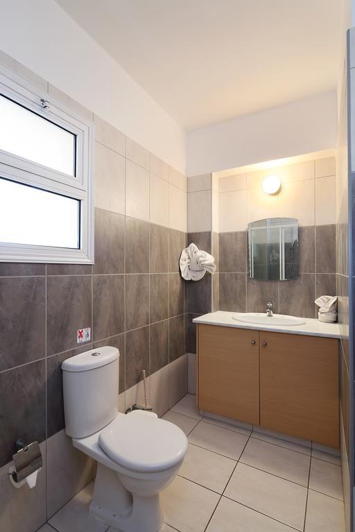 Appartement Adamou Gardens à Paphos Extérieur photo