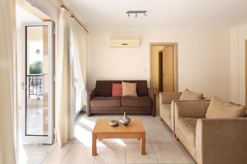 Appartement Adamou Gardens à Paphos Extérieur photo