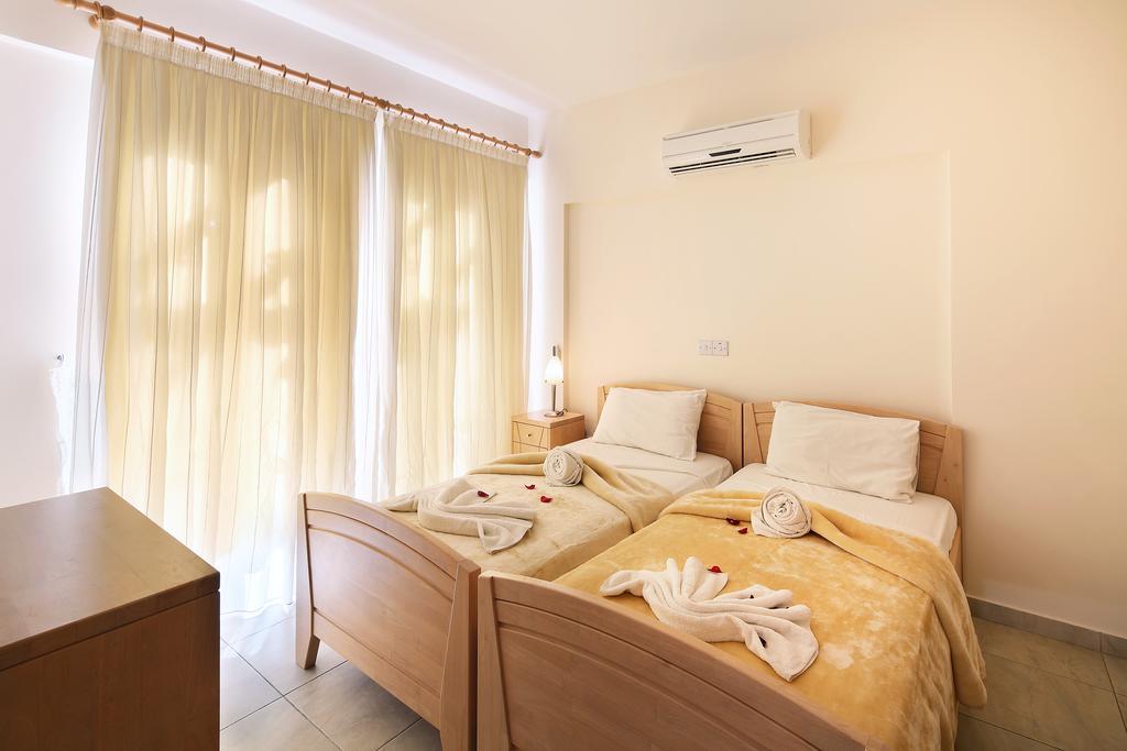 Appartement Adamou Gardens à Paphos Extérieur photo