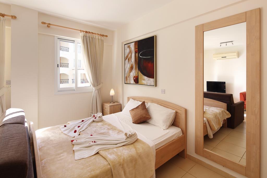 Appartement Adamou Gardens à Paphos Extérieur photo