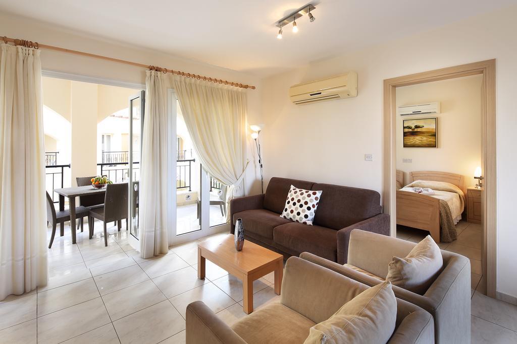 Appartement Adamou Gardens à Paphos Extérieur photo