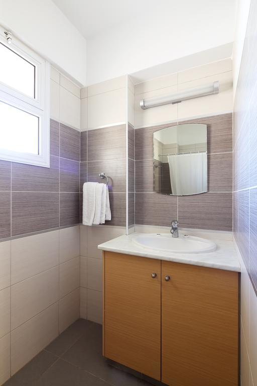 Appartement Adamou Gardens à Paphos Extérieur photo