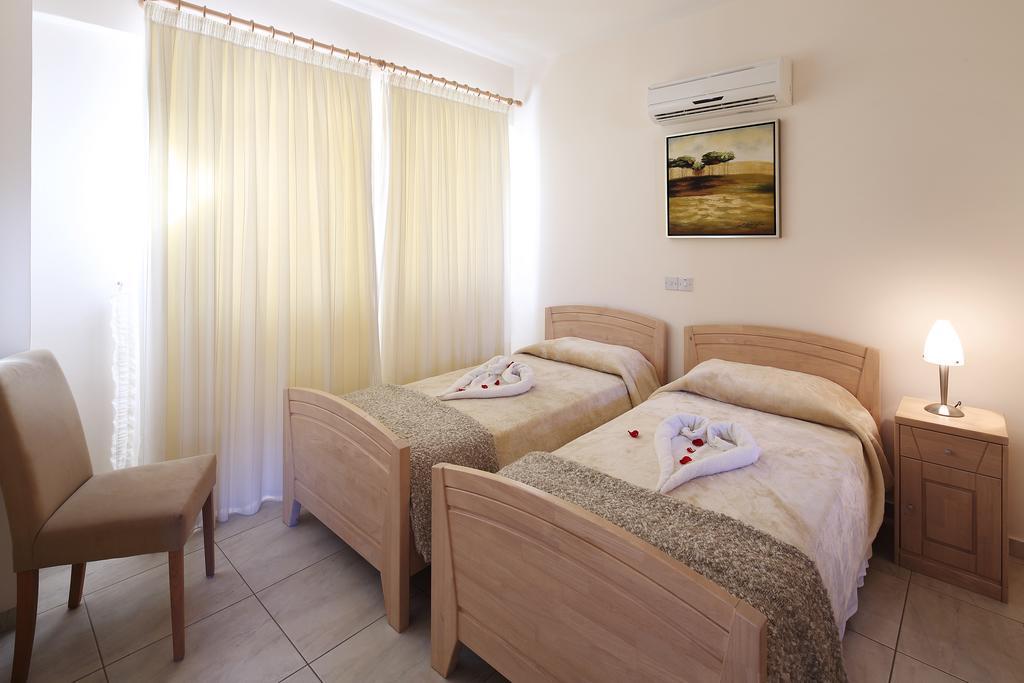 Appartement Adamou Gardens à Paphos Extérieur photo
