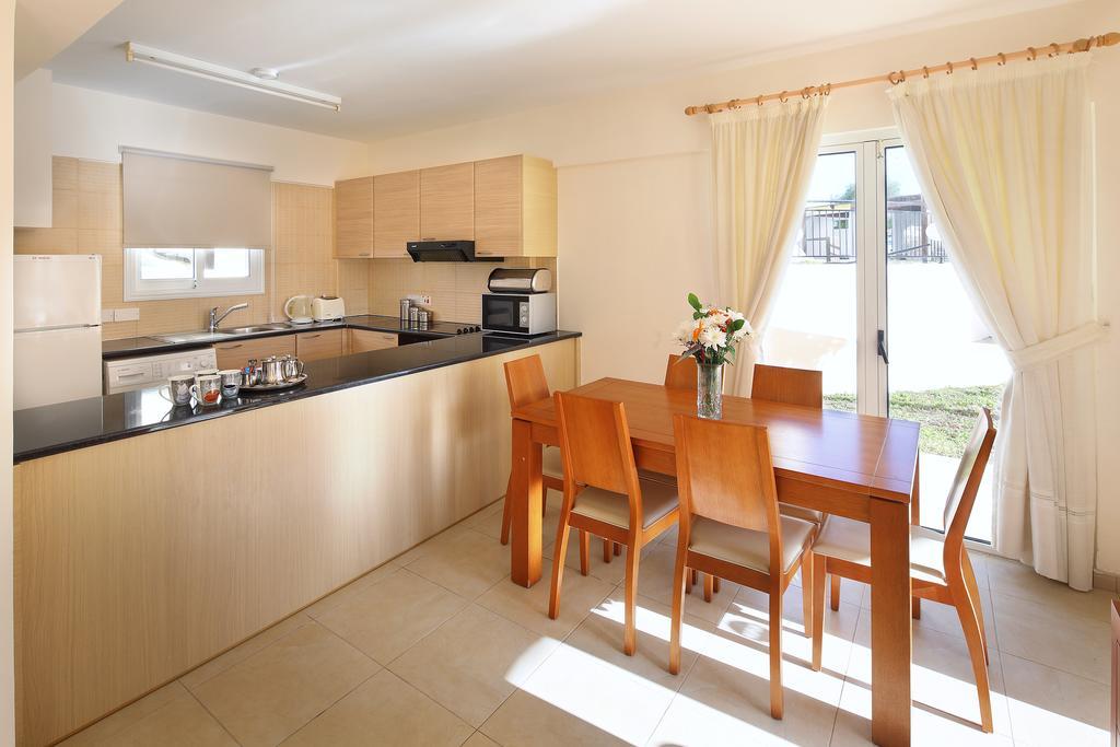 Appartement Adamou Gardens à Paphos Extérieur photo